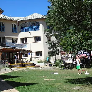 https://le-rabuons.fr-provencehotel.com